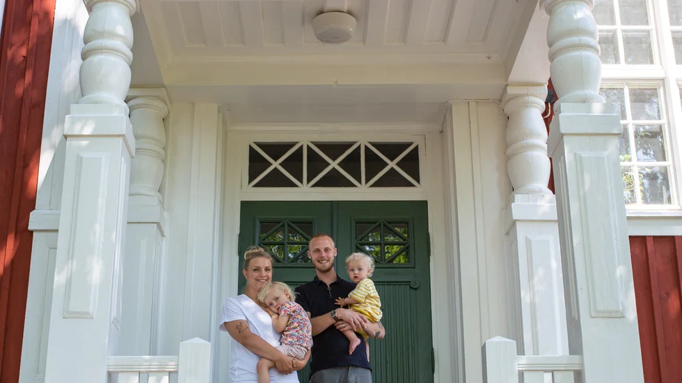 Lina och Alex tillsammans med barnen Blanca och Manne.