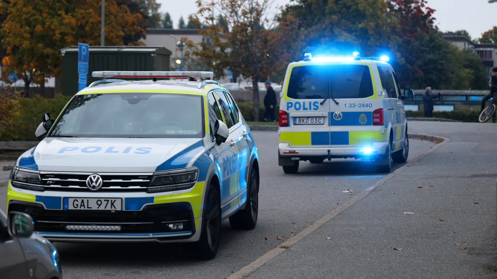 En man skadades allvarligt vid en skottlossning i Tensta på torsdagskvällen.