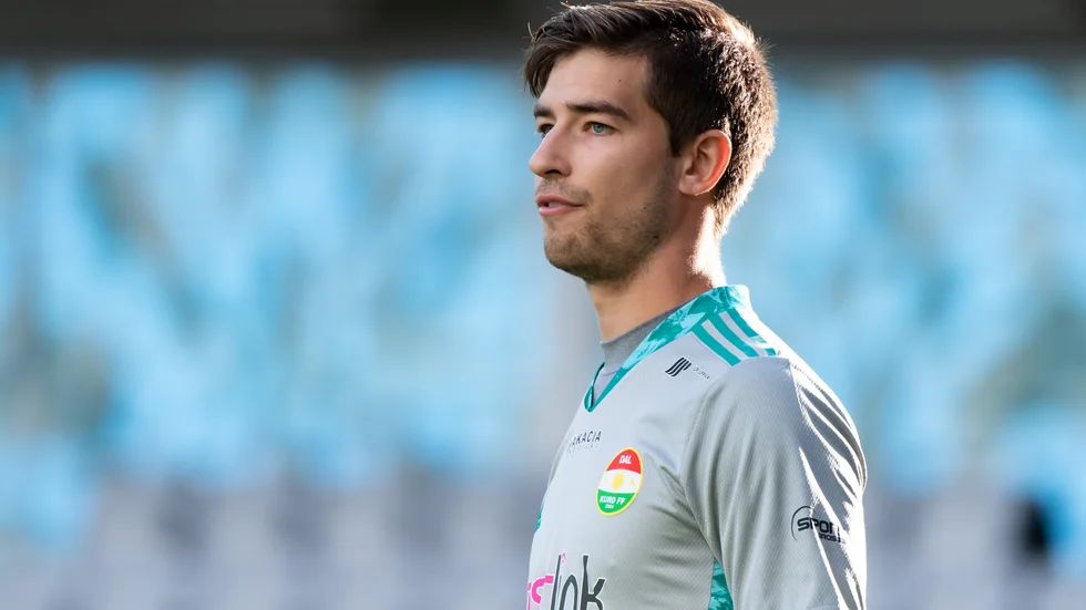 Filip Anger gjorde en bra match mot Degerfors. Men Villiams Dahlström fina nick och John Stenbergs snöpliga självmål kunde han inte göra något åt.