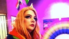 Dvaid Forsberg gör Miss Mirage som ska spela The Sims 4 under en livesändning under fredagskvällen som en del av Luleå Pride 2020.