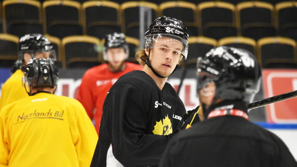 Philip Broberg har fått en flygande start på årets SHL-säsong då han redan i första matchen stod för 37,5 procent av fjolårets totalt åtta poäng i SHL.  