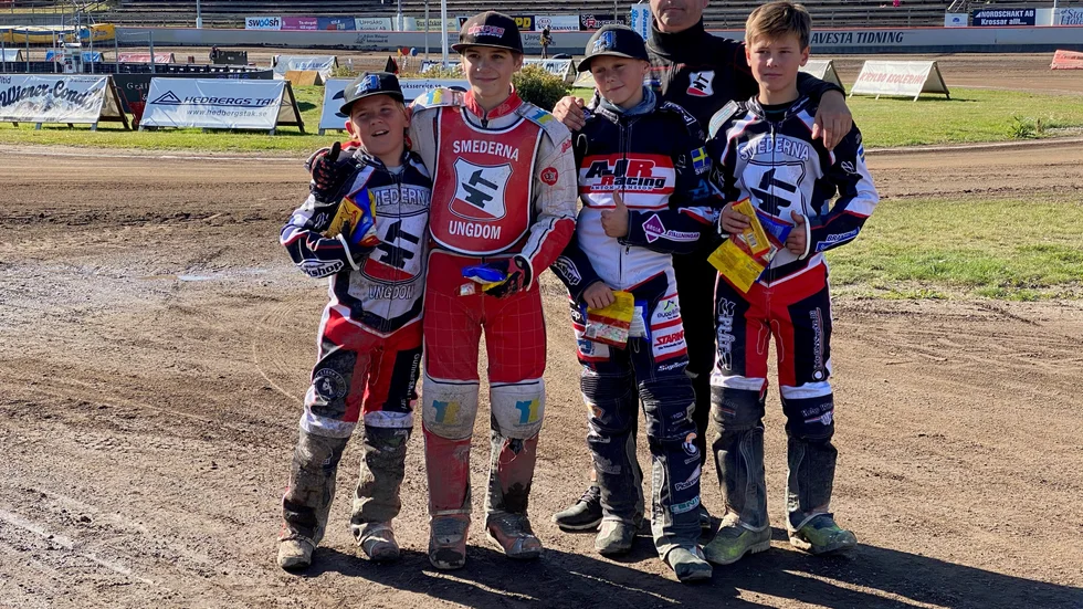 Smedgänget som fixade en vinst i Avesta under lördagen. På bilden syns Charlie Netz, inlånade Johnny Eriksson, Anton Jansson, Manfred Zetterström och lagledaren Mats Lundquist.