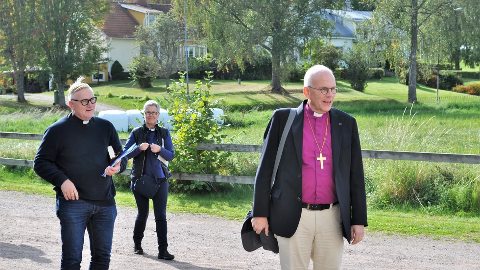 Vid lunchtid pågick biskopsvisitation i Norra Vi kyrka. Kyrkoherde Mats Sverker, Susanne Josefsson samt biskop Martin Modéus.