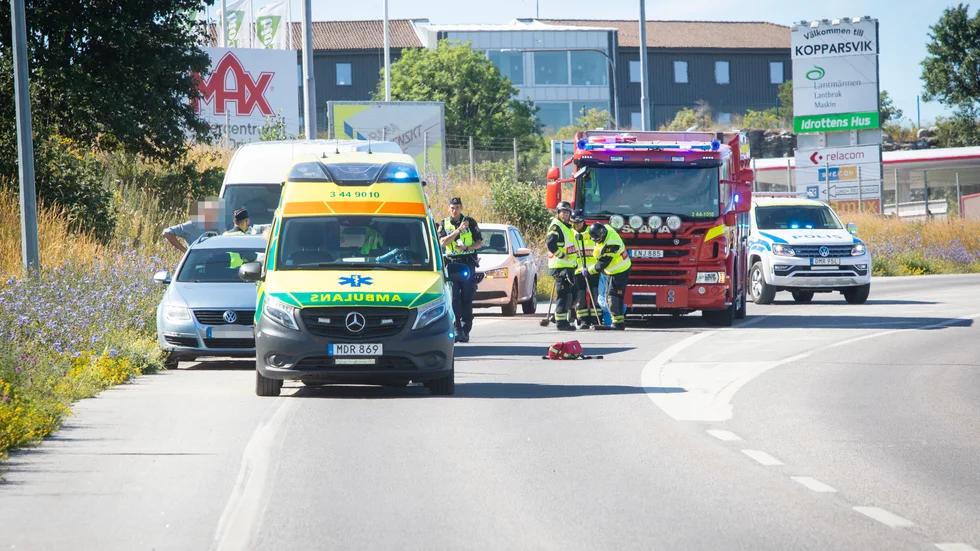 Två bilar kolliderade med varandra på Färjeleden i Visby på fredagsförmiddagen. 