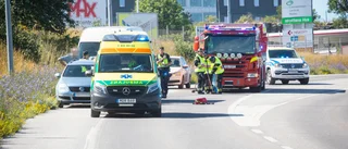 TRAFIKOLYCKA: Två bilar i krock på Färjeleden