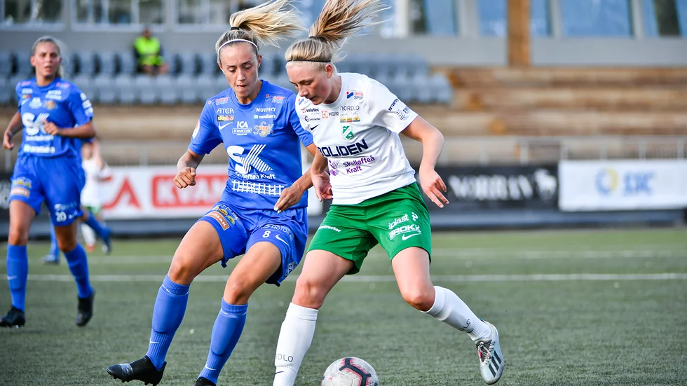 Ellen Schampi har brutit foten och kan missa resten av säsongen. Nästa vecka ska hon opereras.