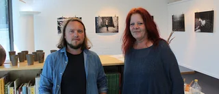 Foto och keramik samsas på nya utställningen