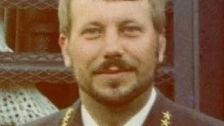 Major Rolf Carlsson, Lyckeby, Karlskrona  
har hastigt avlidit 77 år ung. Han sörjes 
närmast av hustru Madeleine, 
barnen Niklas och Pernilla samt syskon
med familjer 

