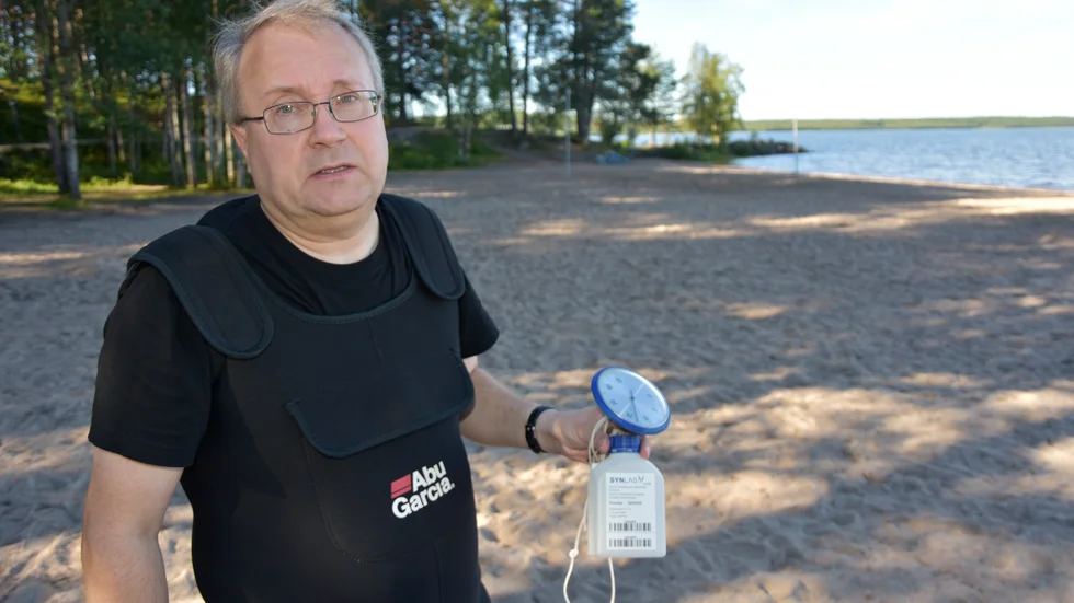 Luleå kommuns kontrollant Greger Ylinenjärvi tog i går vattenprover utanför Gültzauudden. Hittills har kontrollerna inte resulterat i någon anmärkning. 