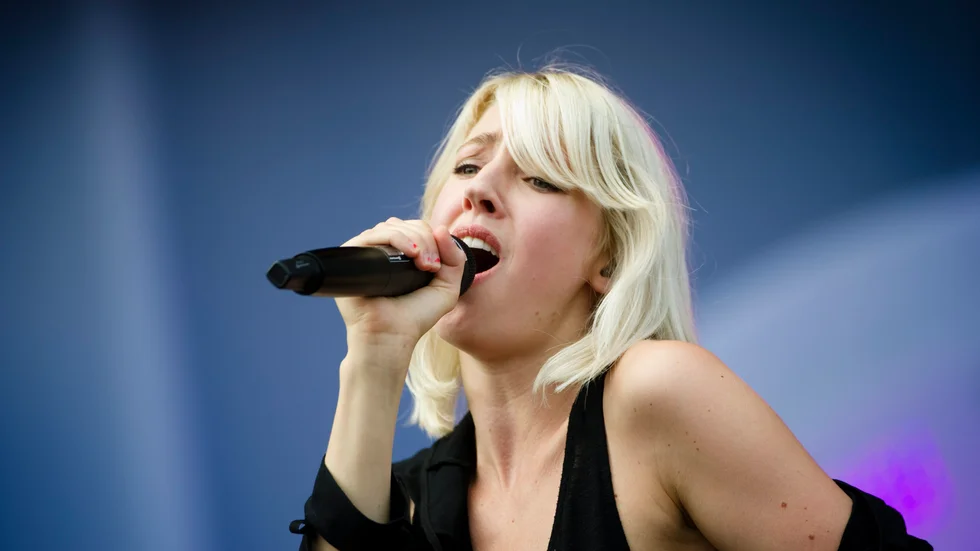 Veronica Maggio på spelningen på Peace and love-festivalen 2011.
