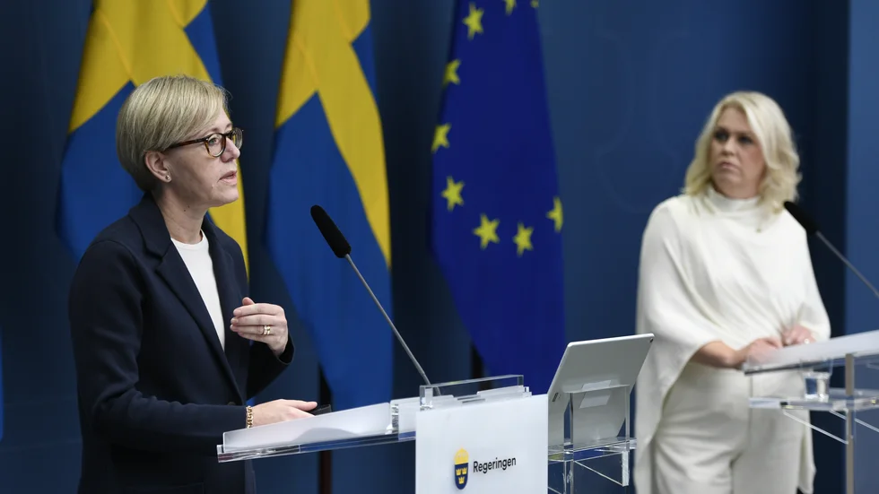 PRESSTRÄFF. Vid en pressträff med Socialminister Lena Hallengren berättade generaldirektören för IVO, Sofia Wallström, om resultatet i en påbörjad tillsyn av äldrevården.