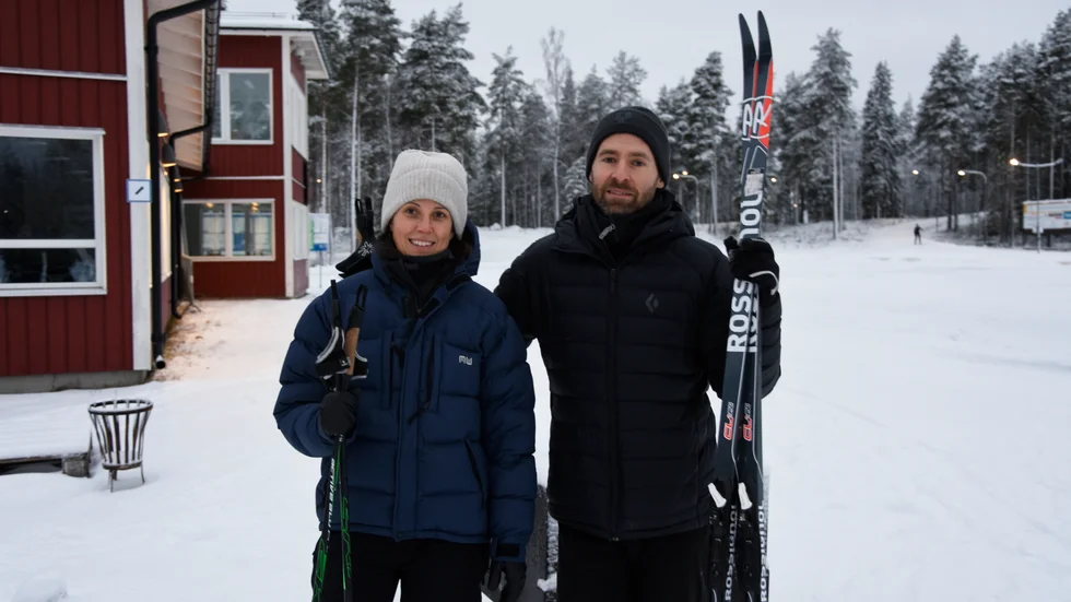 Johanna Selberg och Tobias Öström tog med sig döttrarna på en skidtur på Ormberget.