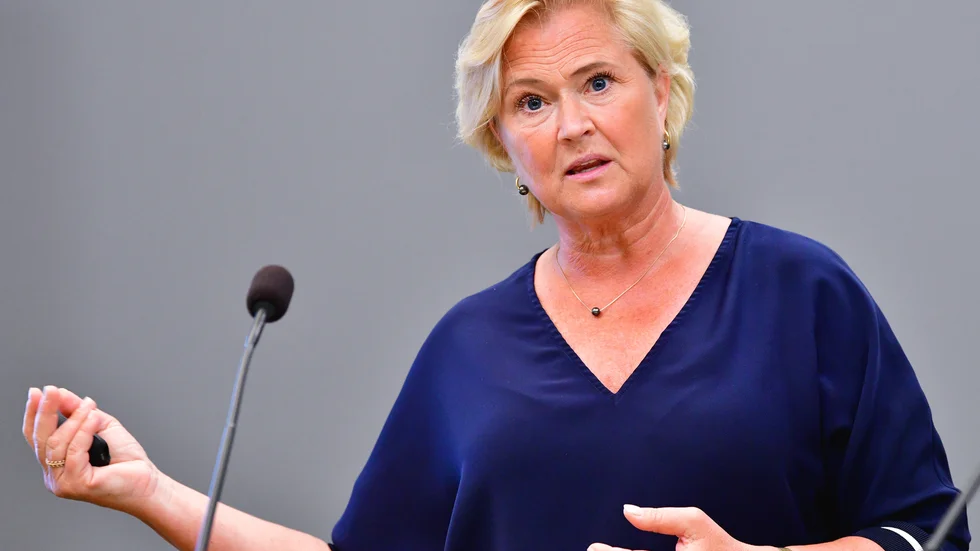 Utredaren Maria Hemström Hemmingsson presenterar utredningen om en ny arbetslöshetsförsäkring för fler.