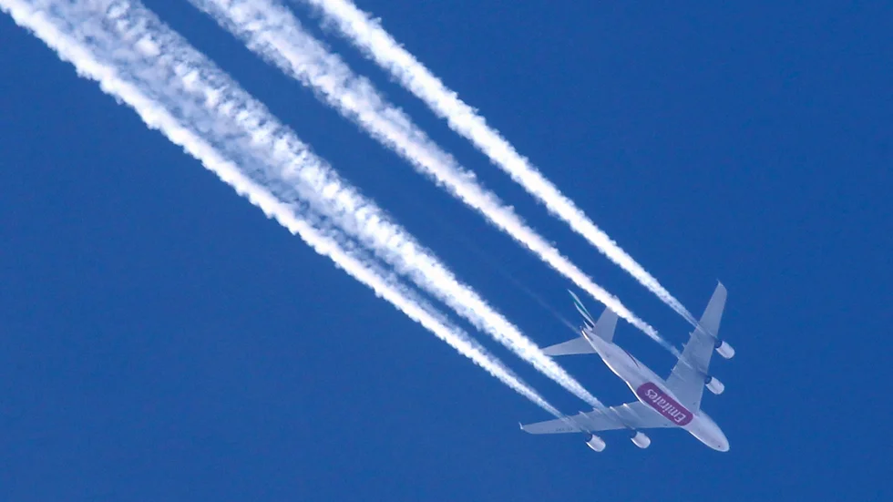 Internationella flygorganisationen Iata planerar resepass som bland annat visar om personen har vaccinerat sig mot coronavirus. Arkivbild.