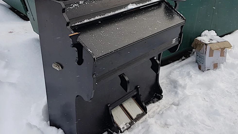 "Din klara sol går åter opp". Man kan ju undra hur många gånger den psalmen har spelats på orgeln, innan den till slut hamnade på återvinningen vid Godsmagasinet.