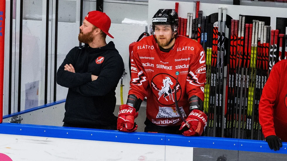Det är ingen vågad gissning att Kevin Elgestål kommer att ta en fika i Göteborg då och då med Andy Fagerström, före detta materialförvaltare i Hästen som nu återfinns i Frölunda.