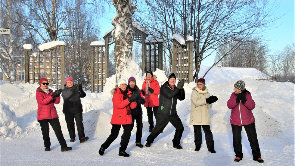 Från vänster: Astrid Wikström, Eva Persson, Karin Kvist, Elin Nilsson, Evy Rova, Lennart Stylbäck, Else-Maj Lindskog, Ingegerd Larsson.