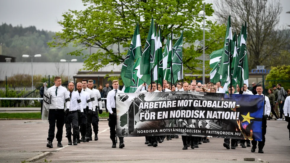 Den nazistiska organisationen Nordiska motståndsrörelsen (NMR) demonstrerar i Kungälv på första maj 2019. Arkivbild.