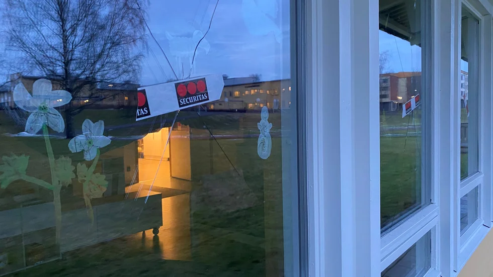 Elva rutor slogs sönder på förskolan.