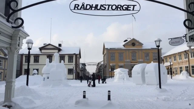 Fina snöskulpturer på Rådhustorget med anledning av Piteå 400 år. 