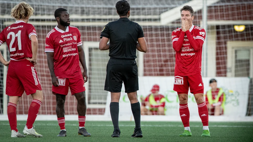 James Burgin följer med Piteå IF upp i ettan.