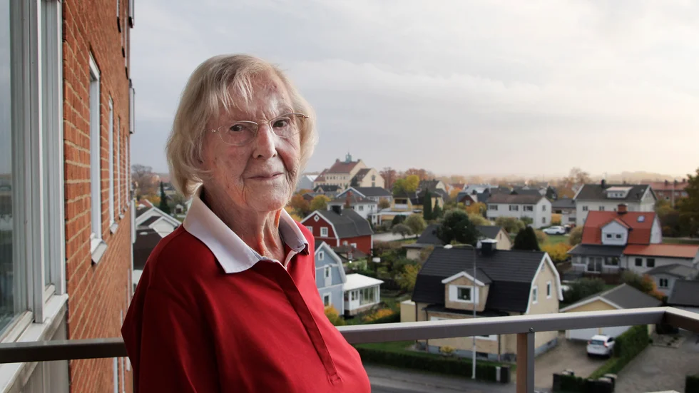 Här, på norr i Norrköping, har Linnéa Sjöberg levt i 78 av sina 100 år och upplevt förändringarnas vindar i området. "Allt är så annorlunda nu än det var då, när jag tog skidorna från Apelgatan till Kvillinge. Det var bara mark."