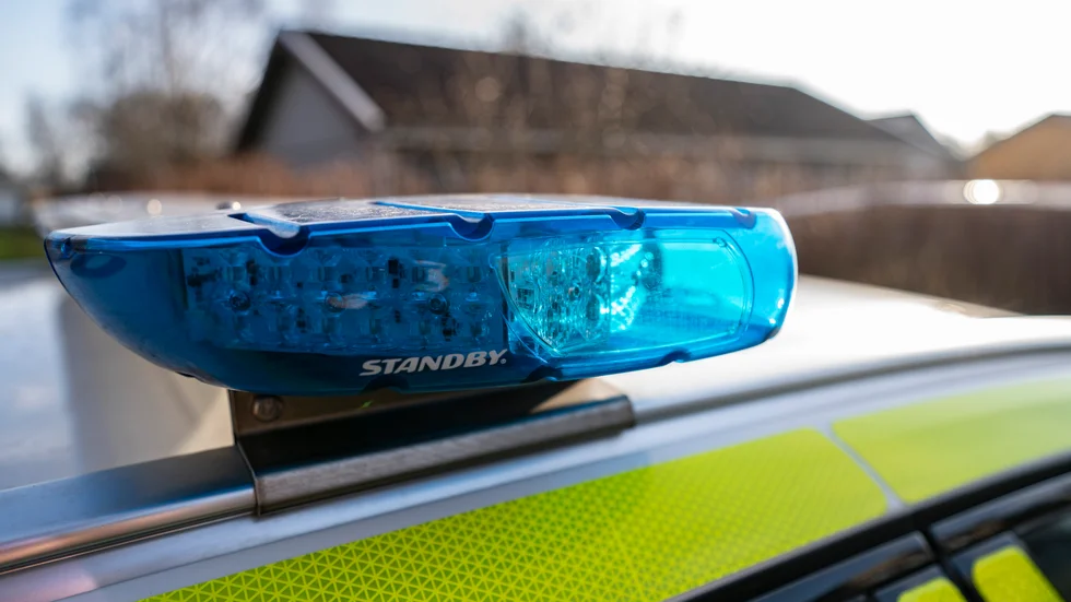 Polis och anställda inom Försvarsmakten söker efter den försvunna kvinnan utanför Örebro. Arkivbild.