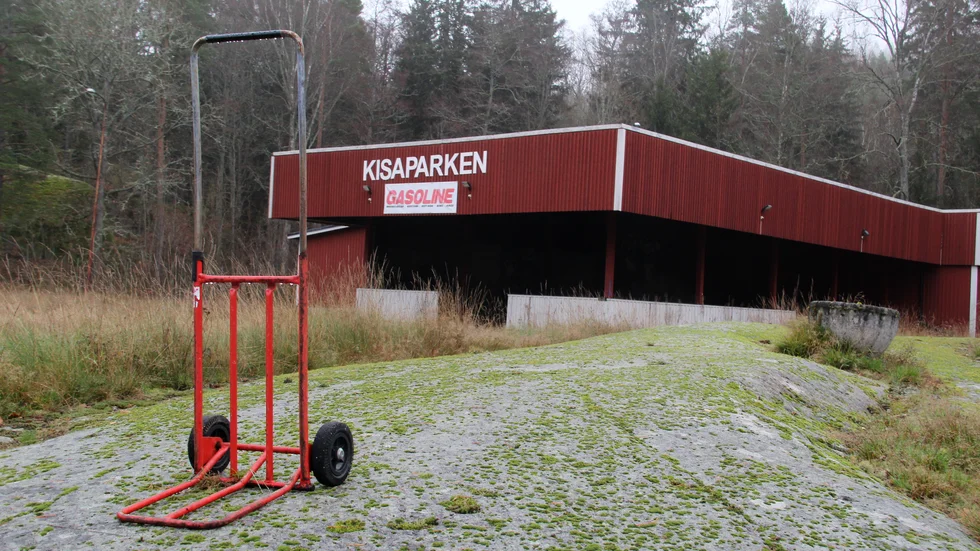Fastigheten som utgör Kisa Folkets park är cirka tre hektar stor. Nu ska den säljas så fort som möjligt.