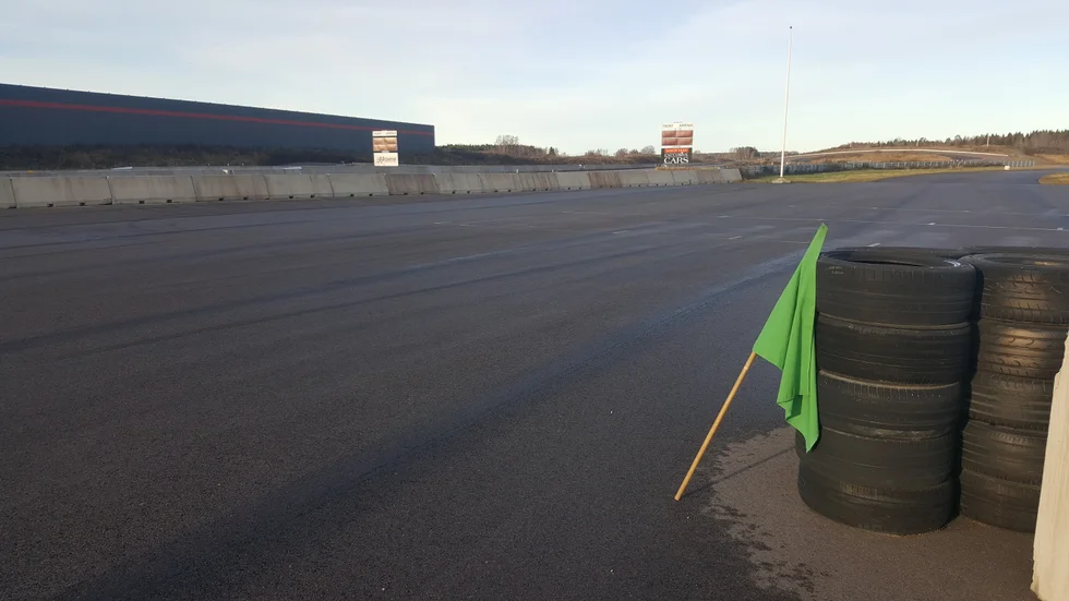 Buden har varit flera på Tierp Arena - men än så länge säger ägaren Sånna förvaltning nej då buden varit för låga.