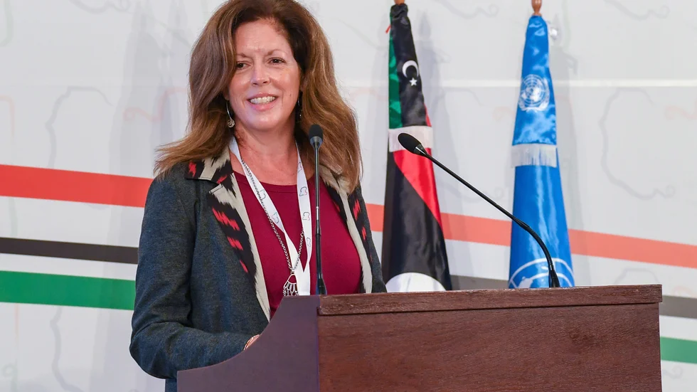 FN-sändebudet Stephanie Williams i samband med samtalen i Tunisien.
