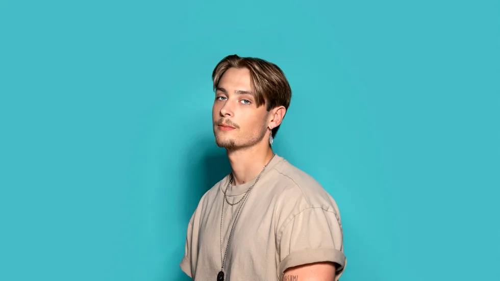 Simon Karlsson är en av sex deltagare kvar i "Idol". Pressbild.