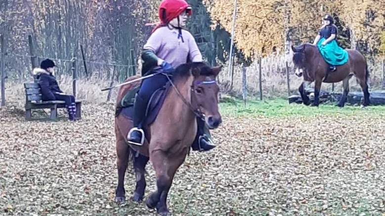 Klara Lindström och Lurifax ägnade höstlovet åt ridning.