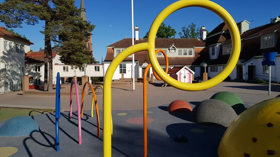 Åtvidaberg förskolor och skolor, här Centralskolan ska prioritera kärnuppdraget och samtidigt förhindra smittspridning.