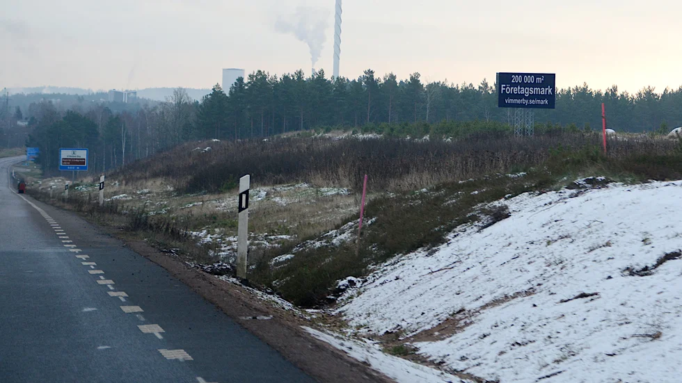 Kommunen skriver optionsavtal för ytterligare två tomter på Krönsmon med ett Vimmerbyföretag. Därmed är totalt sju tomter tingade eller sålda.