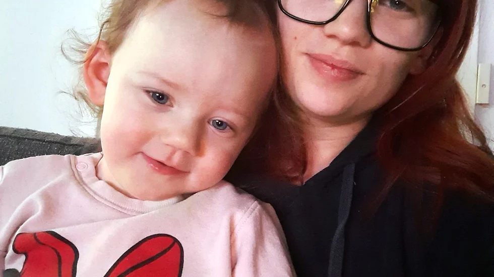 Lena Månsson upplever att de 15 timmar som hennes dotter Amelia går på förskolan är viktiga för barnet.