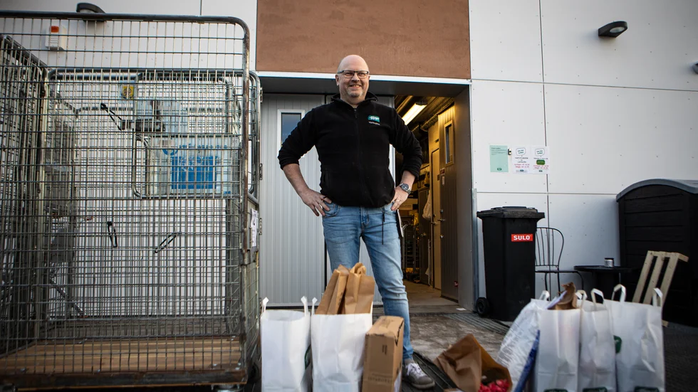 "Det är jättekul, man träffar mycket trevligt folk. Och det är omväxlande, alla får göra olika saker", säger Torbjörn Hammar om jobbet som butiksägare.