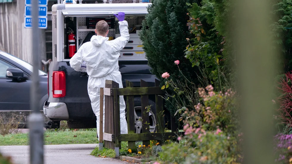 Polis och kriminaltekniker på plats på Holma i Malmö på lördagsmorgonen. Enligt polisen hade det då inträffat ett grovt brott på platsen.