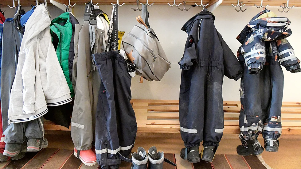 Skribenten tycker att det är extremt nonchalant av föräldrar att lämna barn med symtom på förskolan.