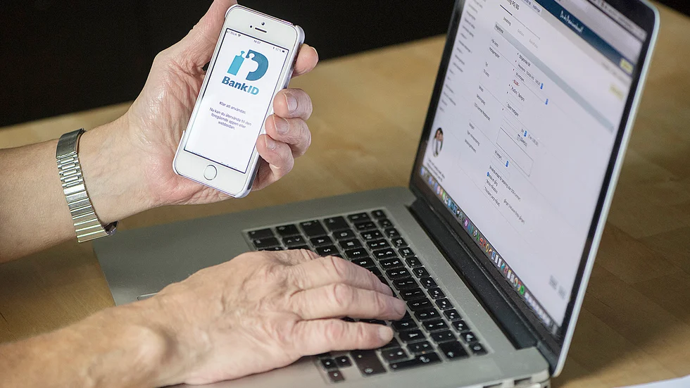 Alla vill, eller kan inte, nyttja digitala lösningar, menar insändarskribenterna. 