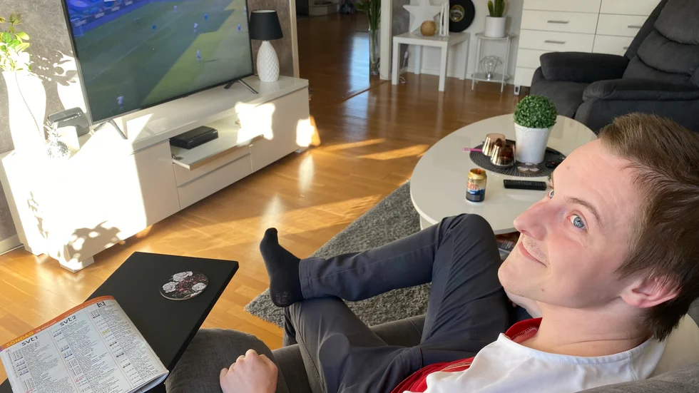 Att slå sig ner i fåtöljen framför tv:n och följa Arsenals matcher är något av det bästa Robin Hammar vet.