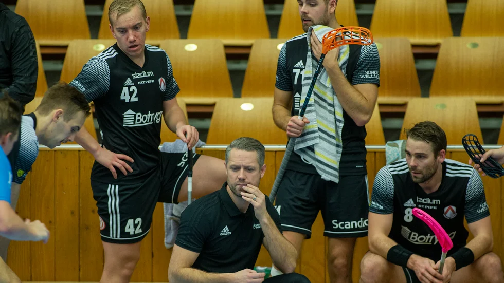 David Gillek, tränaren i Libk, har en del att fundera på efter två usla matcher.