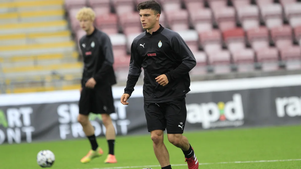 Mark Gorgos, senast i Fiorentina, är klar för AFC.