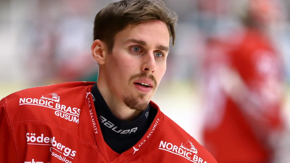 Enligt Sportens uppgifter är Jens Holmström klar för en förlängning i Vita Hästen. 