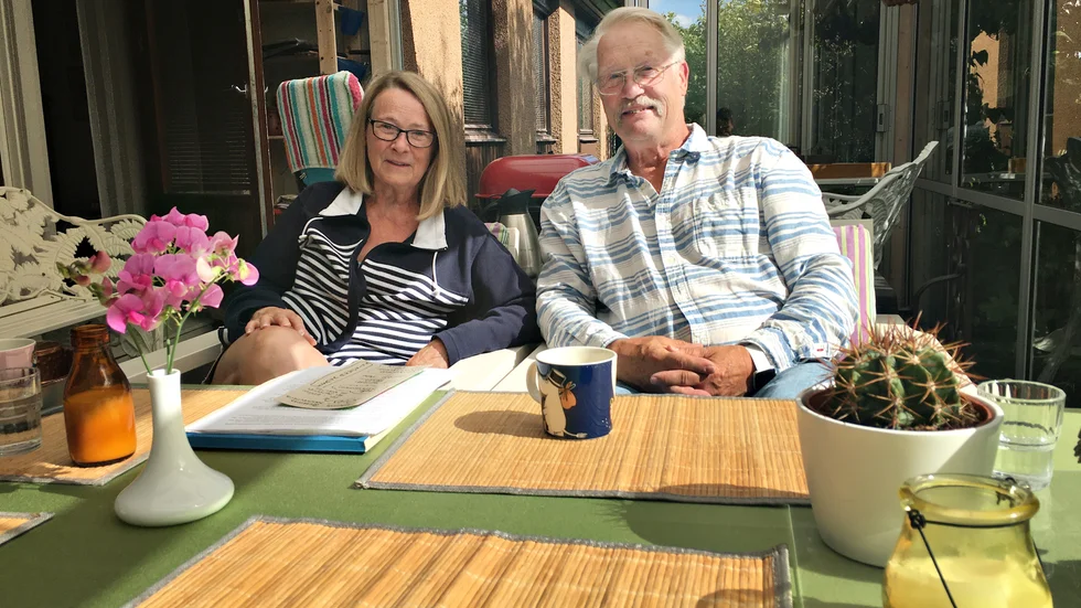 Mari Nordlund, här tillsammans med sambon Sten-Åke Sundkvist, är upprörd över hur omsorgsboendet Hasselparken hanterade hennes mors hälsa. 