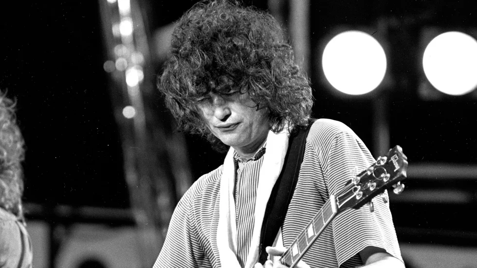Gitarrlegenden Jimmy Page gästar den tidigare outgivna The Rolling Stones-låten "Scarlet". Arkivbild.