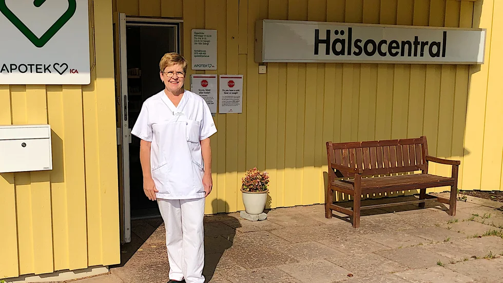 På Mörlunda hälsocentral är man i full gång med vaccinationen av gruppen 80+, varefter de mellan 77 och 79 år är välkomna att boka tid, berättar verksamhetschef Helen Mattsson.