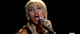 Billy Idol på Miley Cyrus skiva