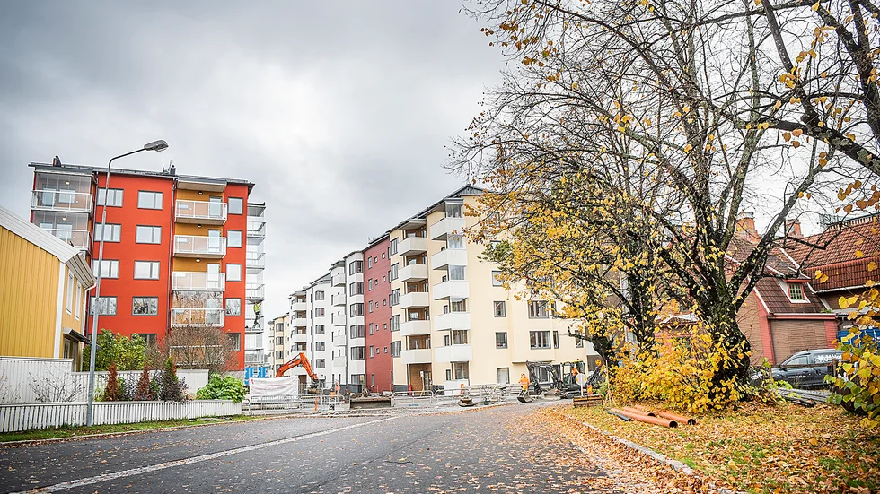 Marknadshyrorna kommer att bromsa in Sveriges ekonomi, menar skribenten.