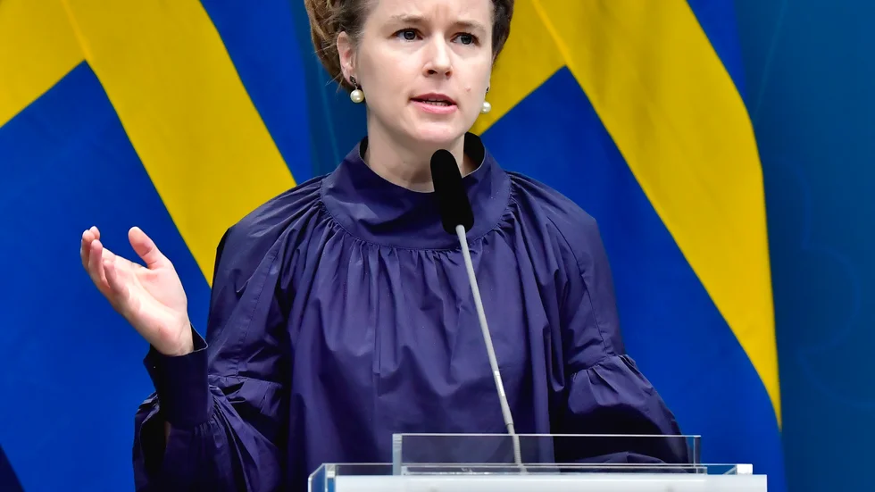   "Bedömningen är att om man sitter utomhus är det mindre risk för smittspridning", säger kulturminister Amanda Lind.