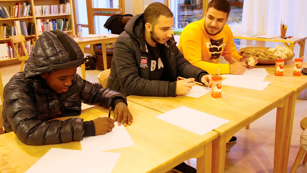 Klassika rim, allitteration och assonanser .... Akram Mohamed, Nawaf Alasaad och Issa Hashem  fick att fundera över när Saman Farmarzi gav dem uppgifter i konsten att skriva poesi eller hiphop-texter.